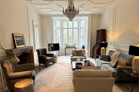 3 bedroom flat to rent, Queens Road, Richmond TW10