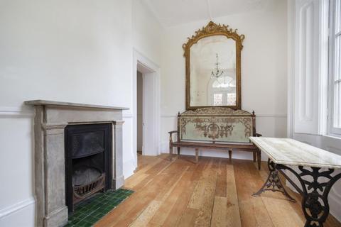 3 bedroom flat to rent, Queens Road, Richmond TW10