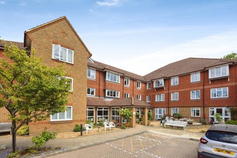 1 bedroom flat for sale, Allingham Court, Summers Road, Godalming, Surrey, GU7