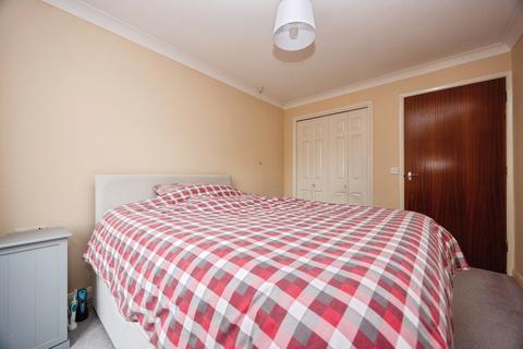 1 bedroom flat for sale, Allingham Court, Summers Road, Godalming, Surrey, GU7