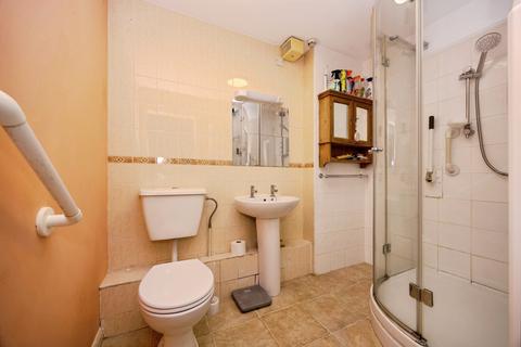 1 bedroom flat for sale, Allingham Court, Summers Road, Godalming, Surrey, GU7