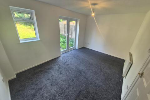2 bedroom semi-detached house to rent, Meadow Walk, Bolton, BL4