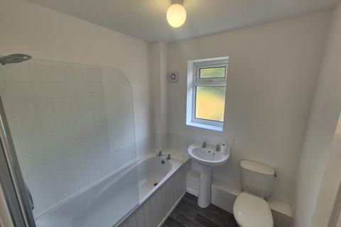 2 bedroom semi-detached house to rent, Meadow Walk, Bolton, BL4
