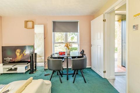 Studio for sale, Ramsthorn Grove, Walnut Tree, Milton Keynes
