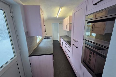 3 bedroom terraced house to rent, Offmore Road, Kidderminster DY10