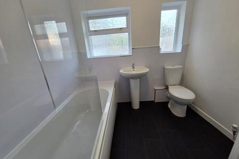 3 bedroom terraced house to rent, Offmore Road, Kidderminster DY10