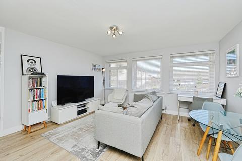 2 bedroom flat for sale, Mowbray Road, London, SE19