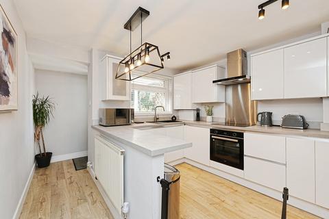 2 bedroom flat for sale, Mowbray Road, London, SE19