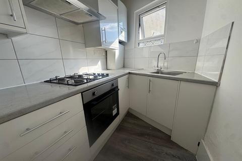 2 bedroom flat to rent, Thornton Heath CR7