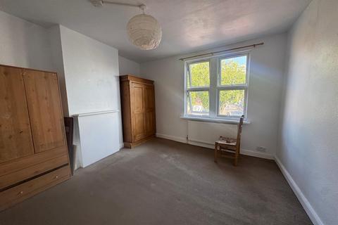 2 bedroom flat to rent, Thornton Heath CR7