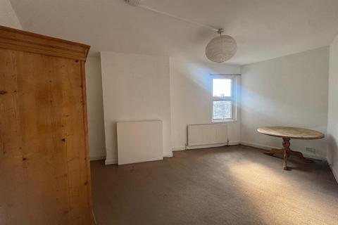 2 bedroom flat to rent, Thornton Heath CR7