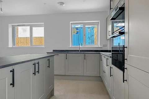 undefined, Long Close, Barnstaple EX32