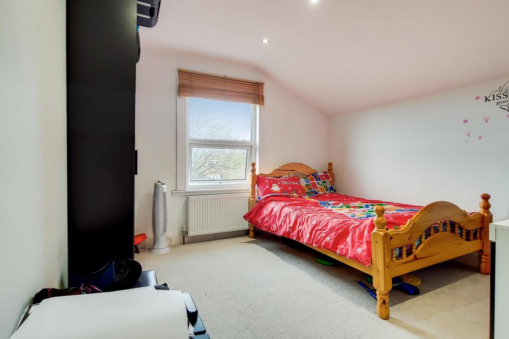Apartment in West Norwood - More