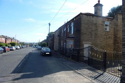 3 bedroom semi-detached house to rent, Staincliffe Road, Dewsbury