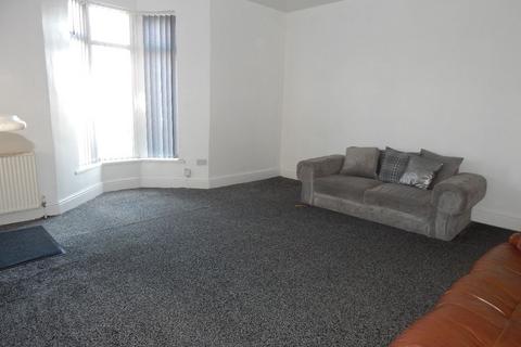 3 bedroom semi-detached house to rent, Staincliffe Road, Dewsbury