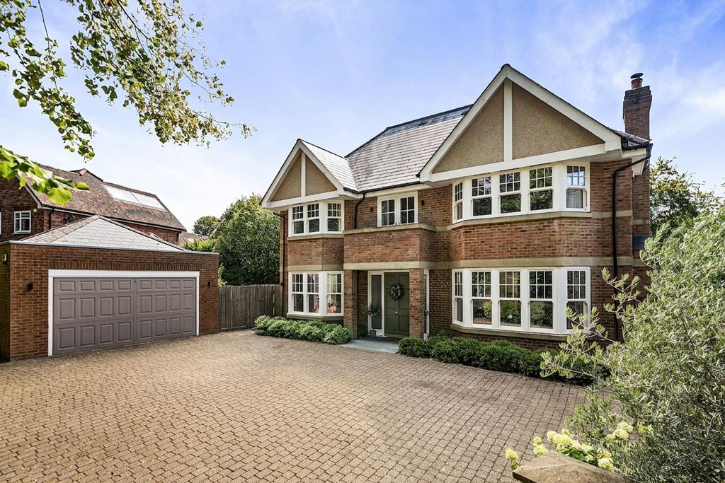 Detached house exterior, driveway, garage