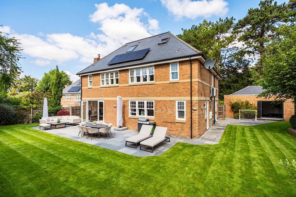 Detached house exterior, garage, garden