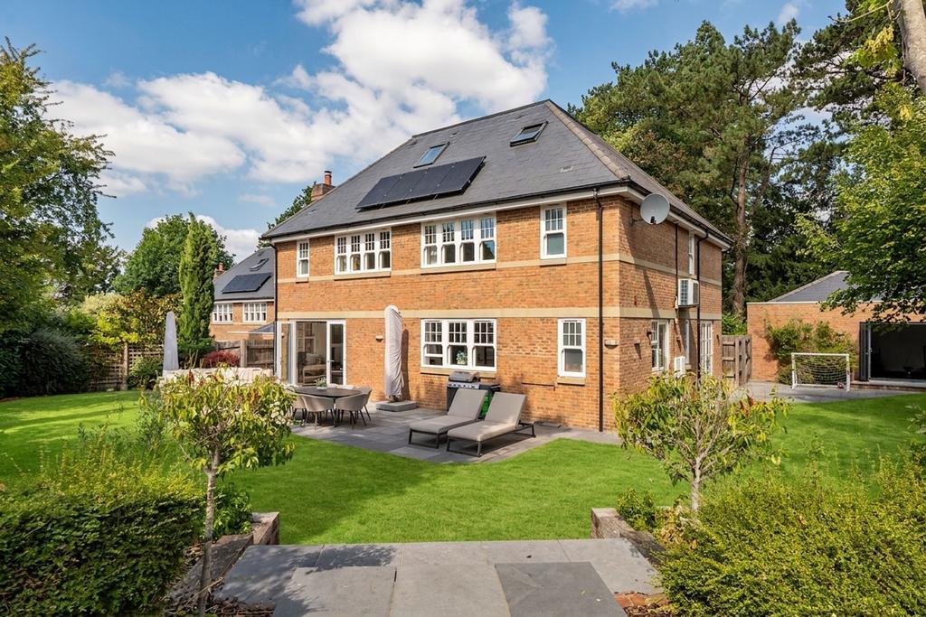 Detached house exterior, garden
