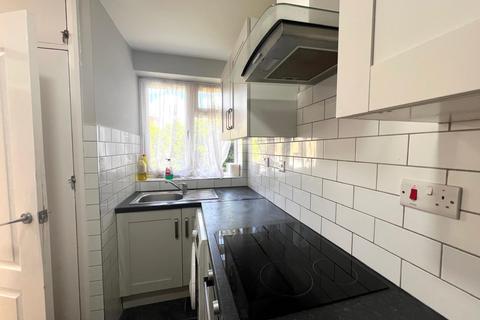 1 bedroom flat to rent, Kneller Road, Twickenham TW2