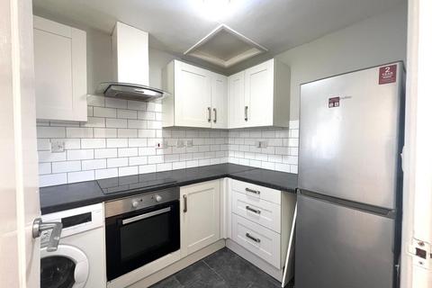 1 bedroom flat to rent, Kneller Road, Twickenham TW2