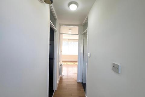 1 bedroom flat to rent, Kneller Road, Twickenham TW2