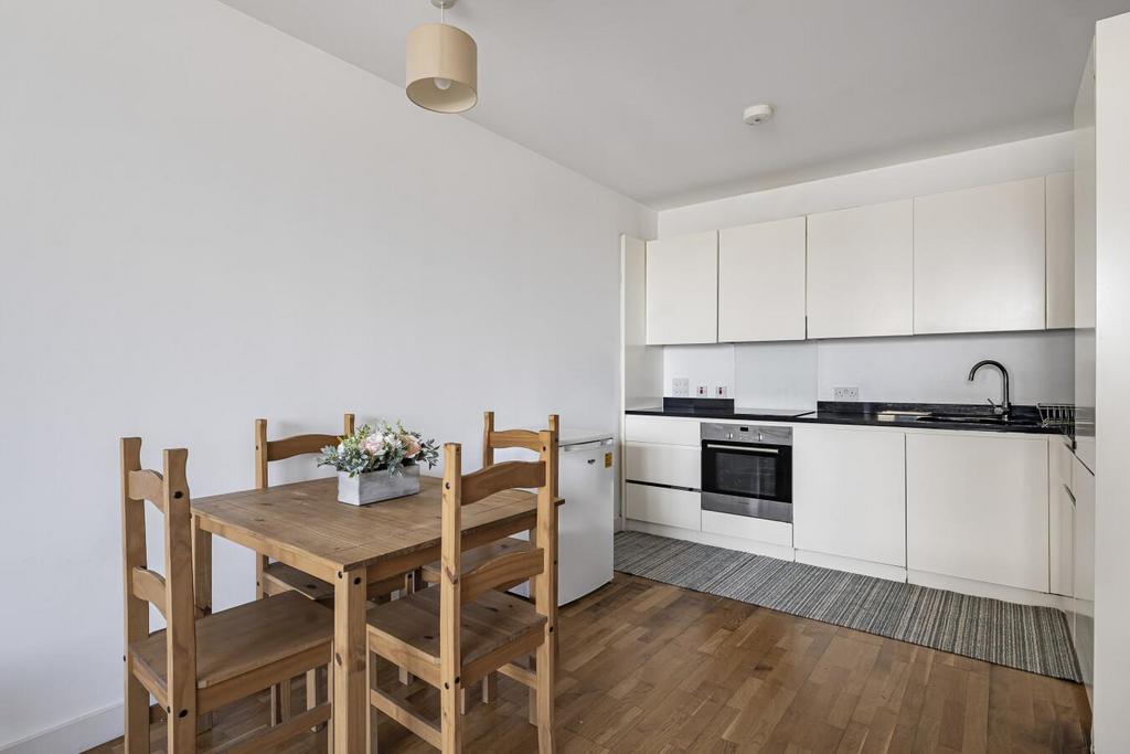 Apartment in London - View 3
