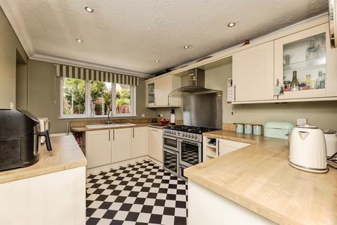 3 bedroom detached house for sale, Cavendish Avenue, Pontefract