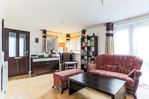 2 bedroom semi-detached house to rent, Friars Mead, London, E14