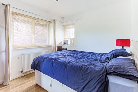 2 bedroom semi-detached house to rent, Friars Mead, London, E14