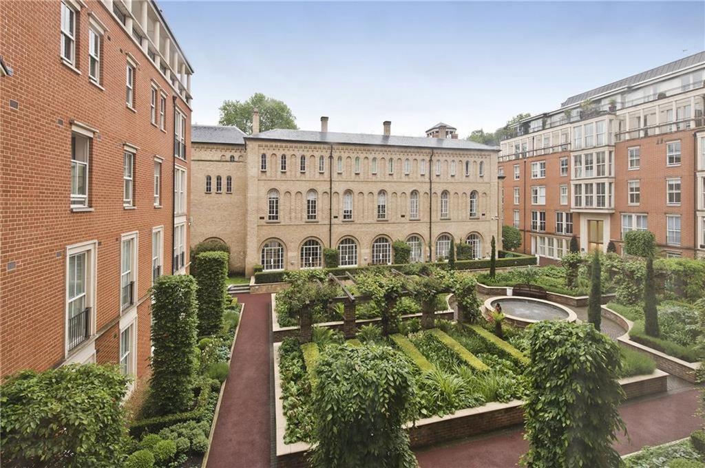 Apartment in London, Royal Borough of Kensington and Chelsea - View 2