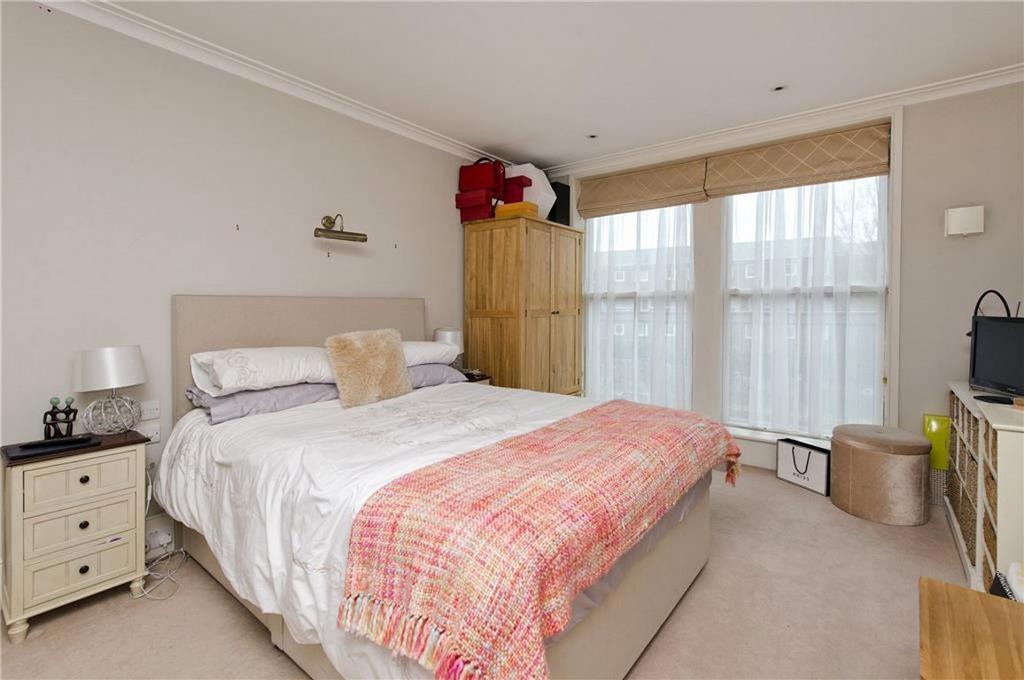 Apartment in London, Royal Borough of Kensington and Chelsea - More