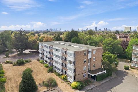 2 bedroom flat for sale, Queenswood Gardens, Aldersbrook