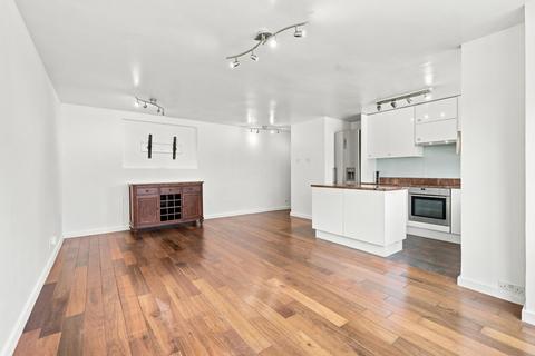 2 bedroom flat for sale, Queenswood Gardens, Aldersbrook