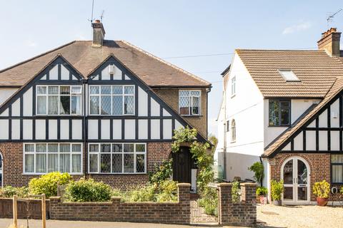 Derek Avenue, Wallington SM6