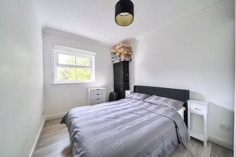 1 bedroom flat for sale, Chelveston Crescent, Southampton, Hampshire, SO16