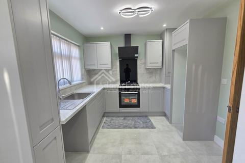 4 bedroom semi-detached house for sale, Ullswater Avenue, Dewsbury