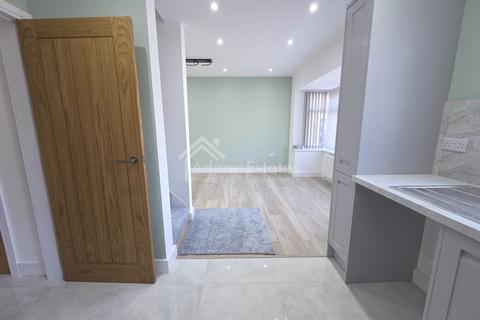 4 bedroom semi-detached house for sale, Ullswater Avenue, Dewsbury