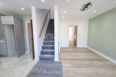 4 bedroom semi-detached house for sale, Ullswater Avenue, Dewsbury