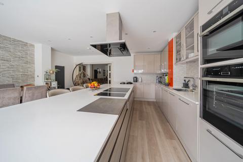 5 bedroom detached house for sale, Albert Street, Slough