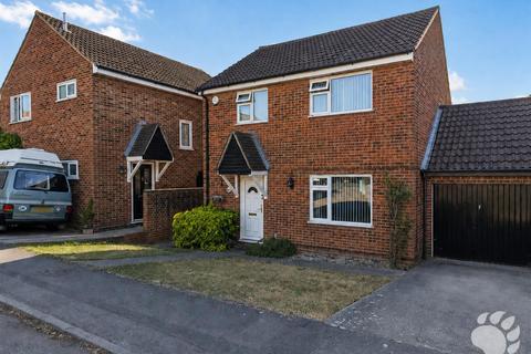 3 bedroom detached house for sale, Tiptree Grove, Wickford SS12