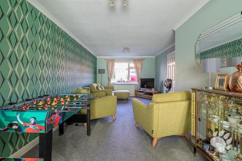 3 bedroom detached house for sale, Tiptree Grove, Wickford SS12