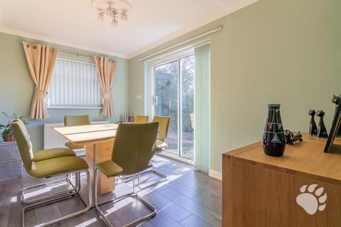 3 bedroom detached house for sale, Tiptree Grove, Wickford SS12