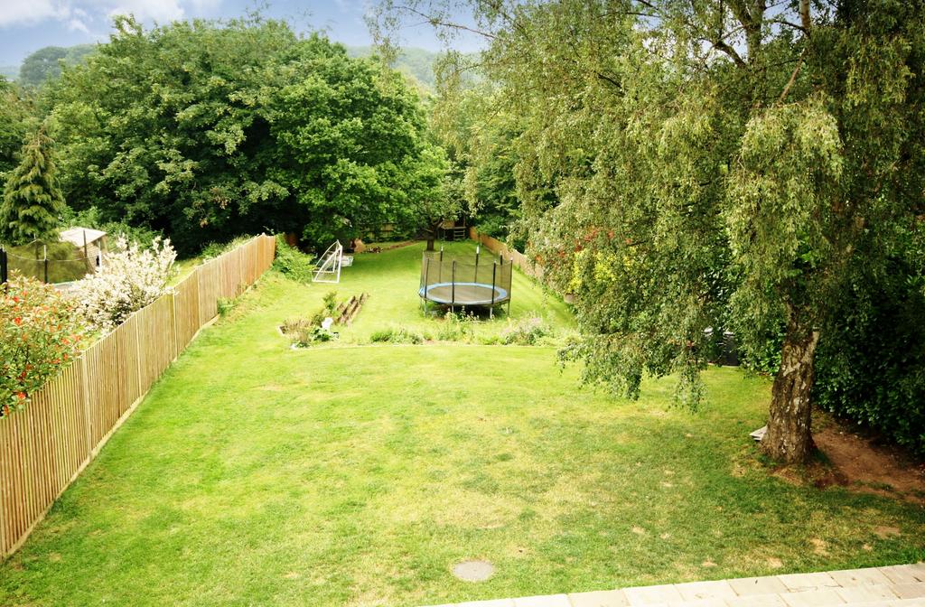 Water End Road, Potten End HP4 4 bed detached house for sale £900,000