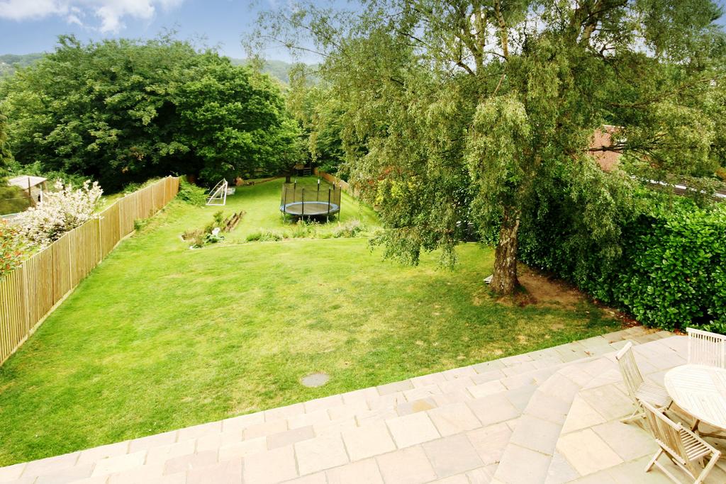Water End Road, Potten End HP4 4 bed detached house for sale £900,000