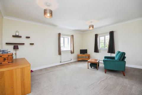 2 bedroom flat for sale, Eastwood Park., Great Baddow, CHELMSFORD