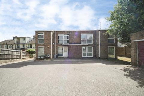 Studio for sale, Farley Hill, Luton