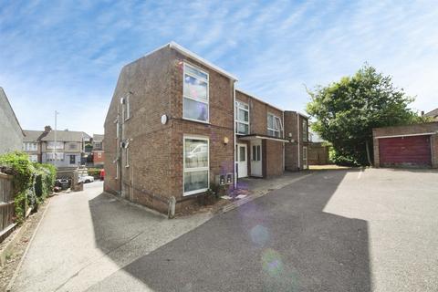Studio for sale, Farley Hill, Luton
