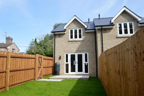 2 bedroom semi-detached house to rent, Harpers Close, Coalway