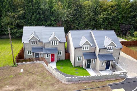 2 bedroom semi-detached house to rent, Harpers Close, Coalway