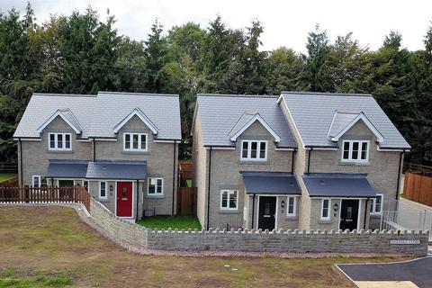 2 bedroom semi-detached house to rent, Harpers Close, Coalway
